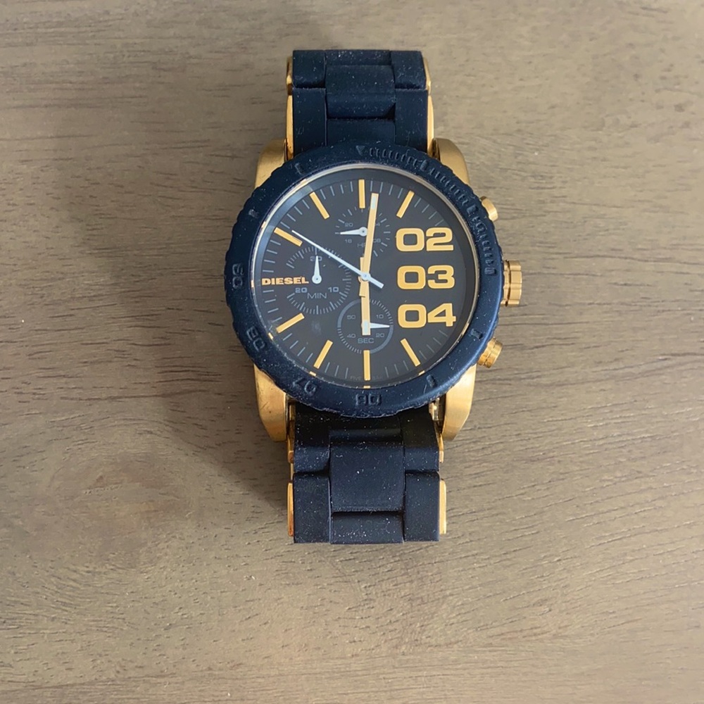 Diesel men’s/ women’s black and gold watch